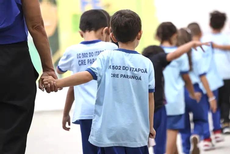 Flávio quer escolas militares Lula propõe ampliar educação integral