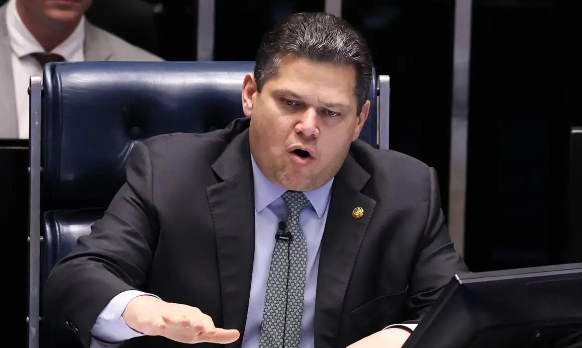 Alcolumbre vai promulgar fim da escala 6x1 nesta sexta-feira (16)