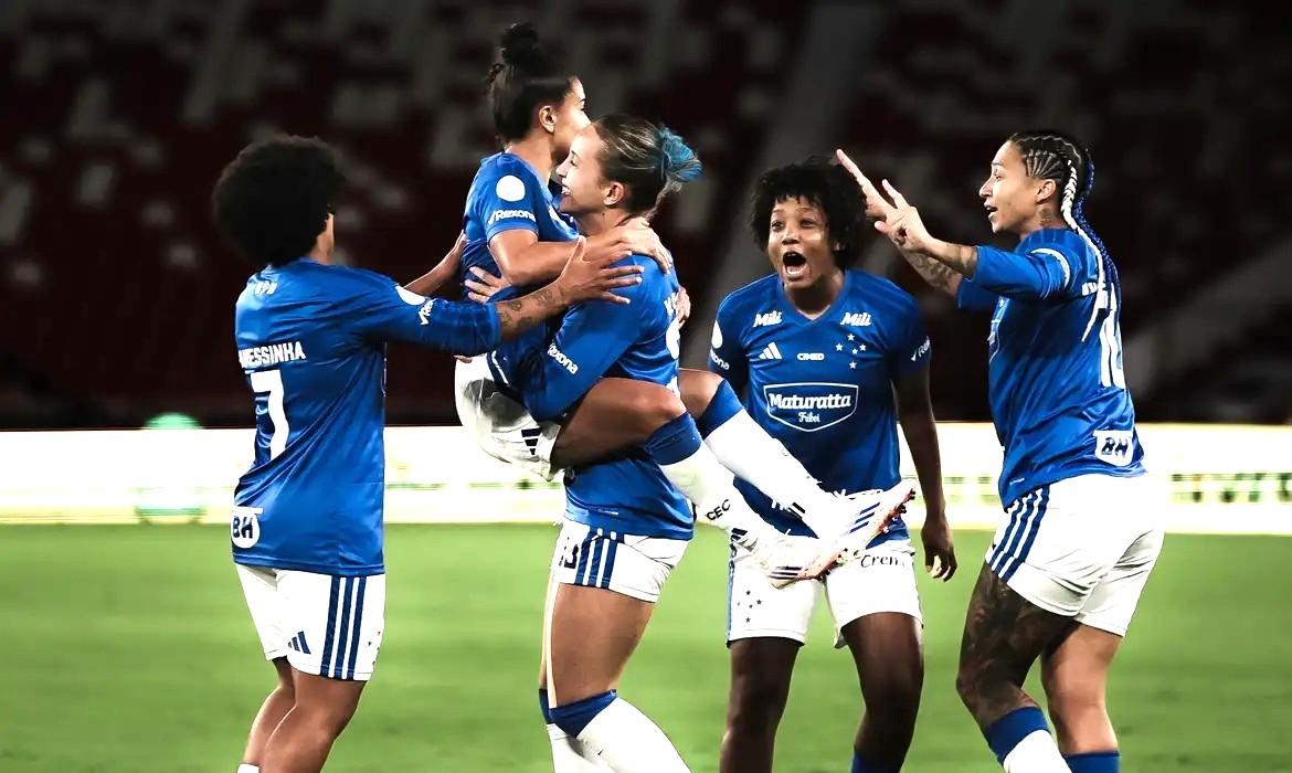 Libertadores Feminina: Cruzeiro resiste à altitude e vence na estreia