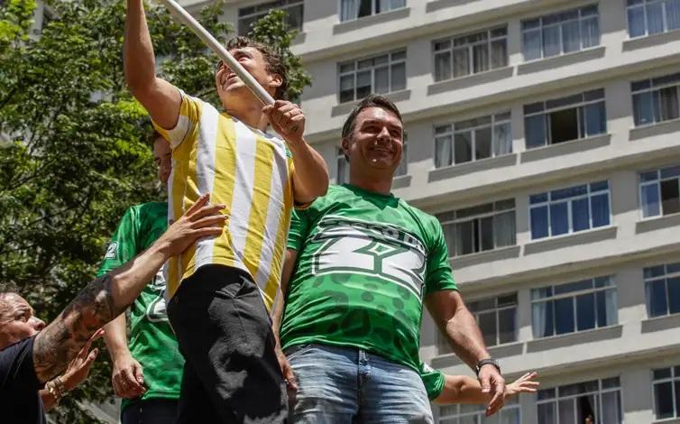 Campanha de Flávio Bolsonaro realiza manifestação na Paulista