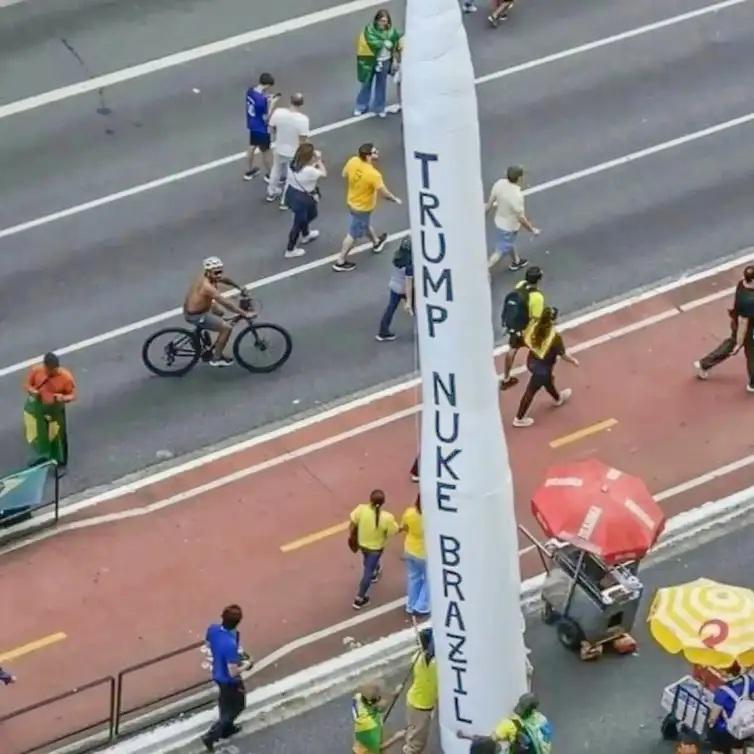Campanha de Flávio Bolsonaro realiza manifestação na Paulista
