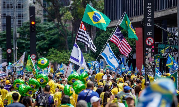 Campanha de Flávio Bolsonaro realiza manifestação na Paulista