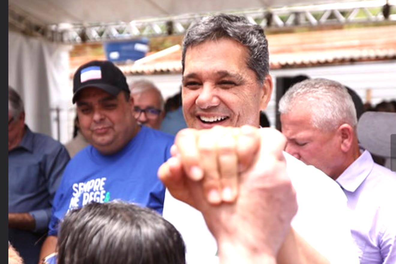 Ricardo Ferraço cresce e Big Data revela empate técnico com Pazolini