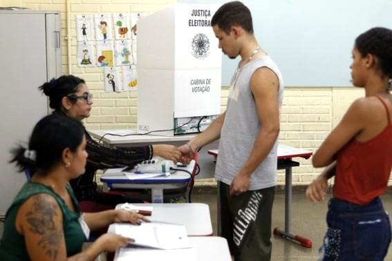 Brasileiros voltam às urnas no domingo (25) para escolher presidente da República e seis governadores