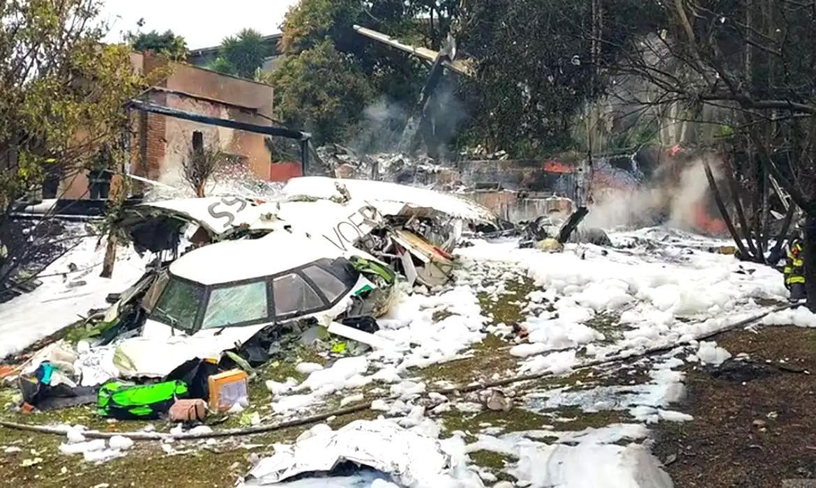 Justiça torna réus 12 denunciados por queda de avião da Voepass