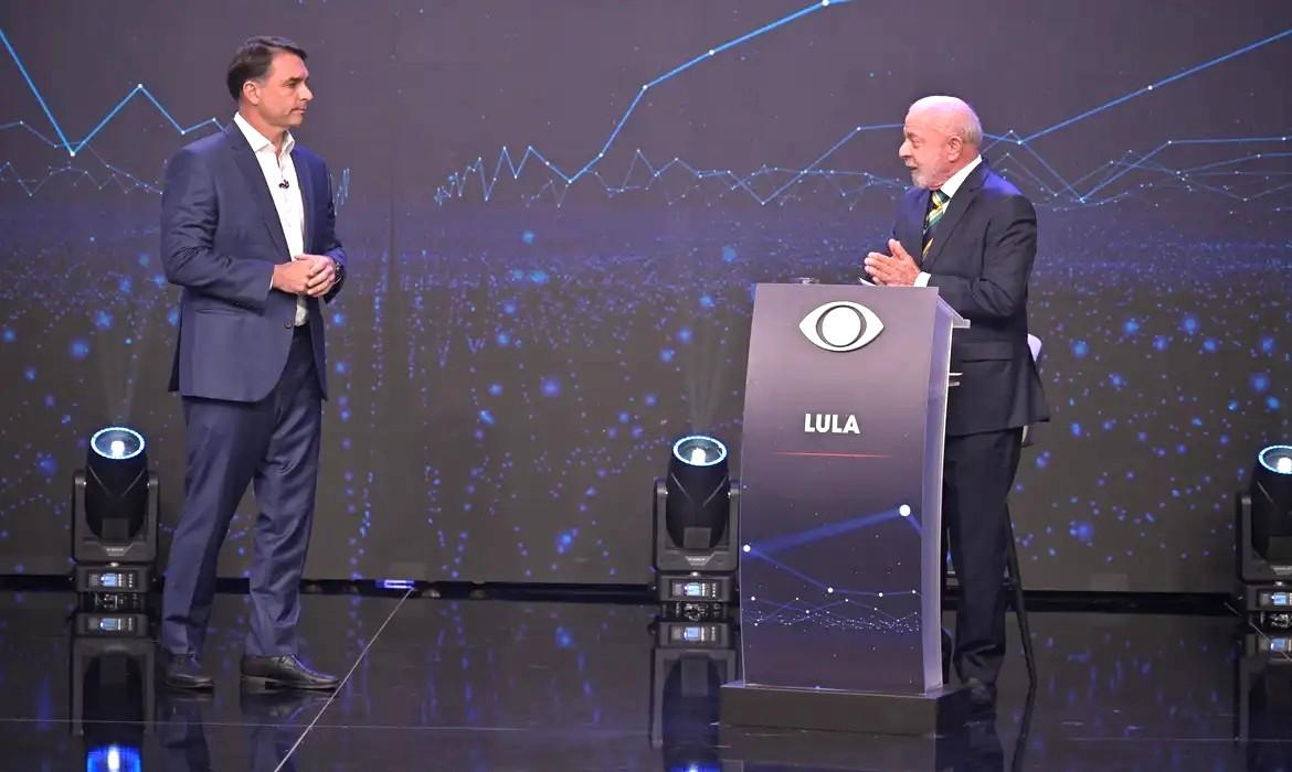 Mendonça diz que Flávio e Lula podem divulgar sigilos