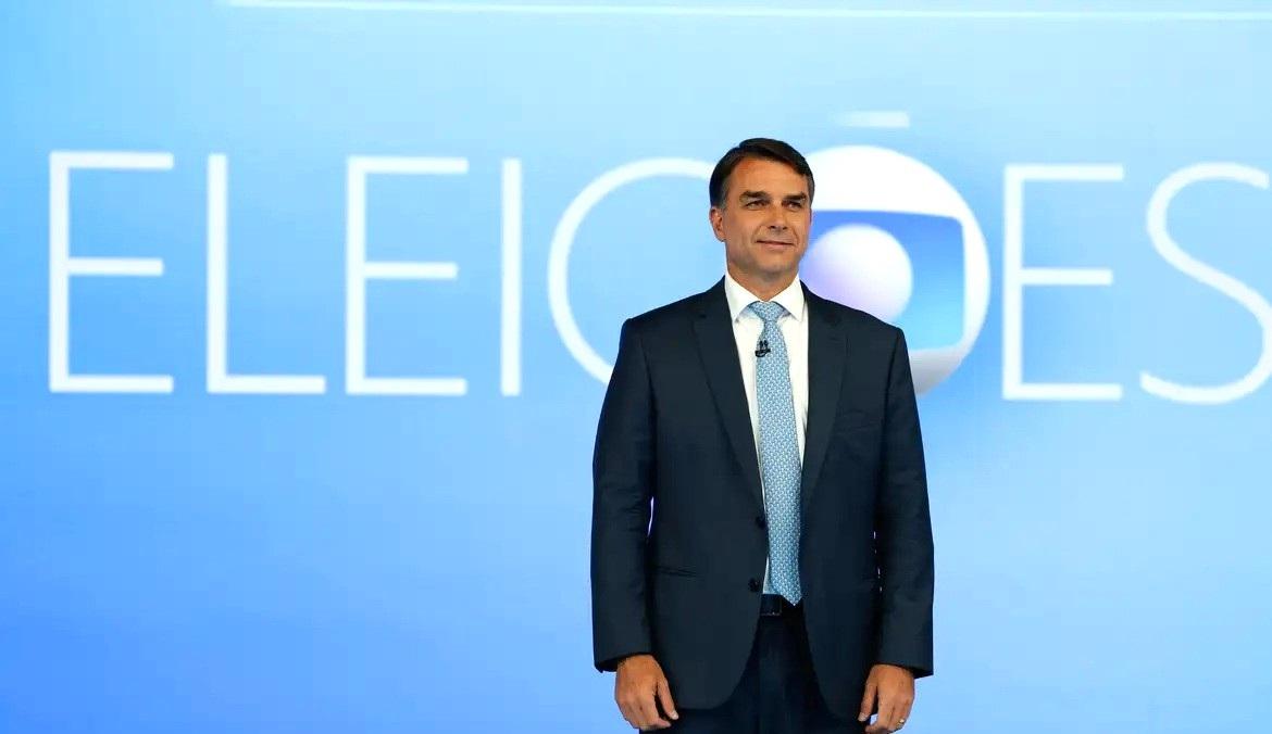 Flávio Bolsonaro defende inocência do único acusado pela morte de Ana Clara