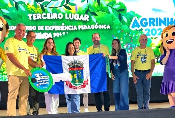 Professora de Linhares, no ES, conquista terceiro lugar no Agrinho 2026 e ganha moto zero km