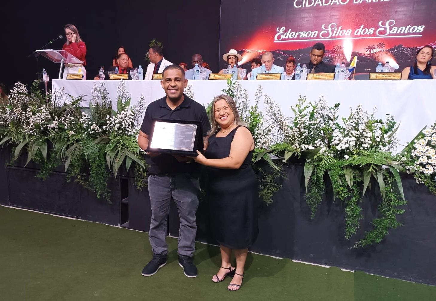 Vereadora Camila entrega Título de Cidadão Barrense a personalidades em sessão solene em Conceição da Barra, no ES