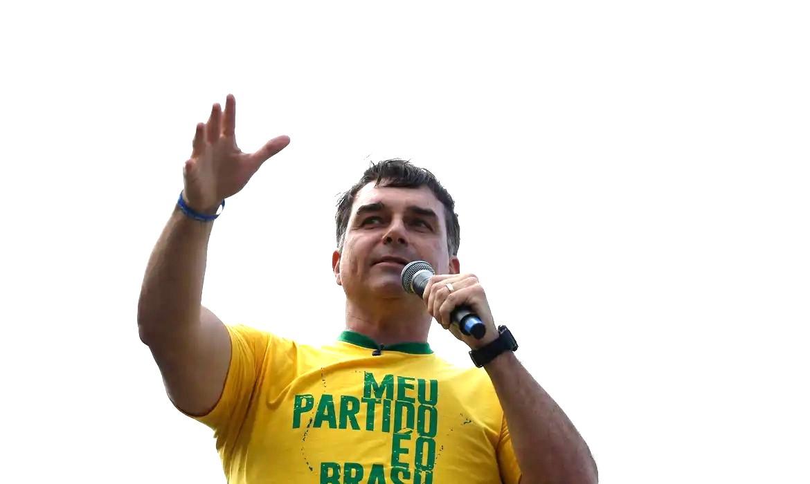 Aliado de Trump diz que Flávio Bolsonaro chegou aos EUA