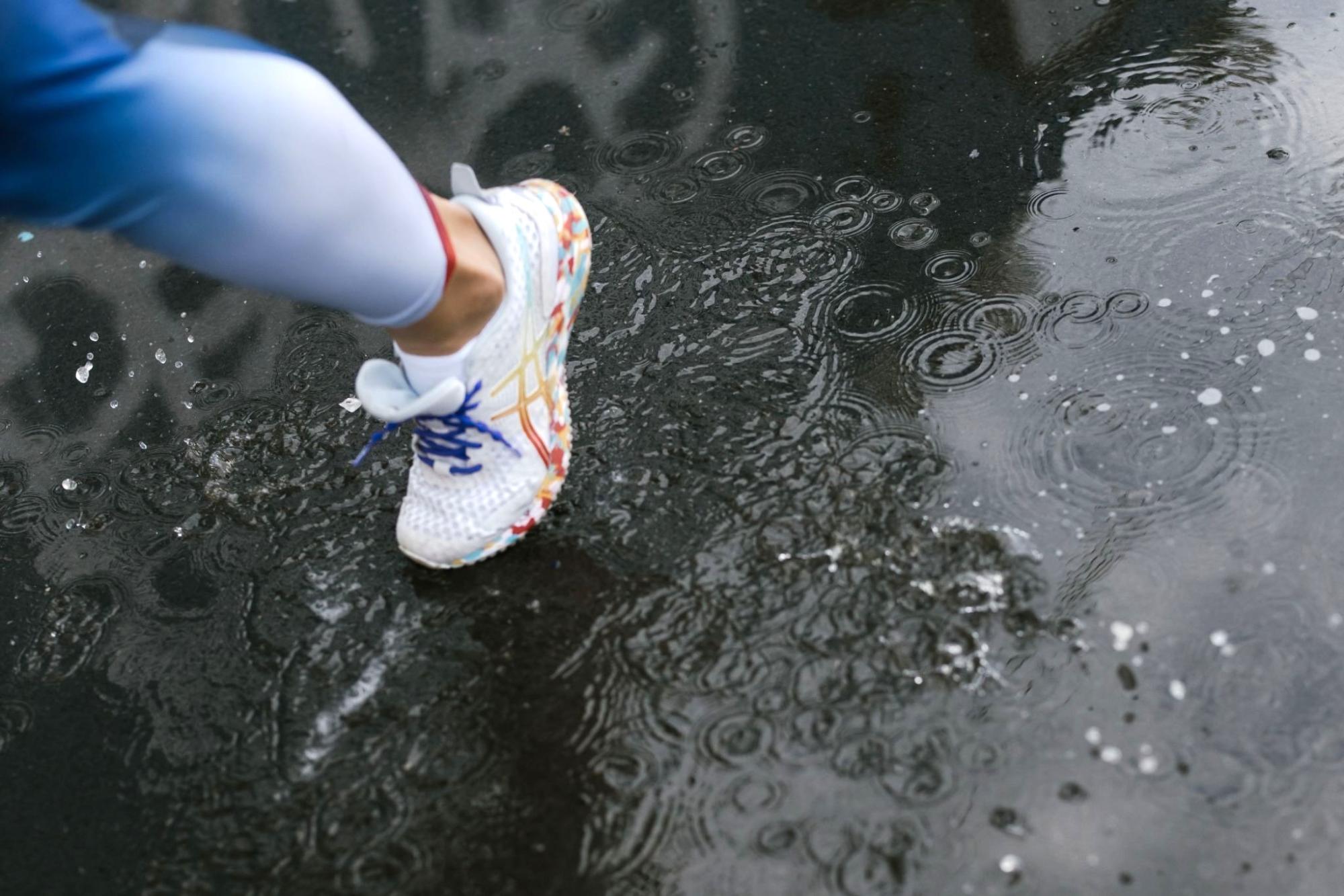Como se preparar para correr na chuva