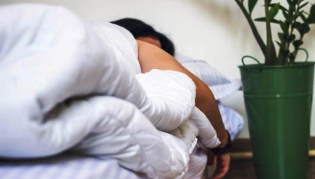 7 horas de sono por noite é o ideal na meia-idade e na velhice, diz estudo