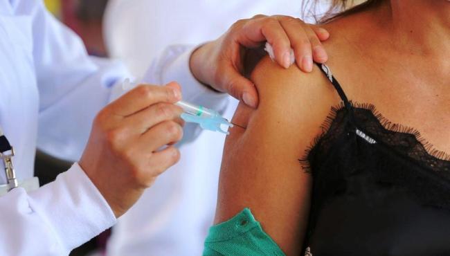 99,6 milhões de brasileiros estão totalmente vacinados contra a Covid-19; 70,1% tomou ao menos uma dose