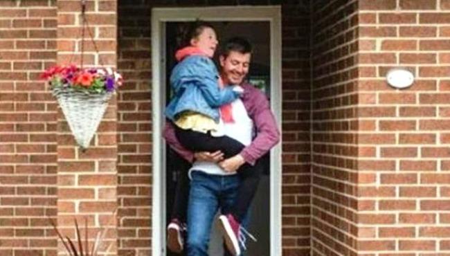 A modalidade de divórcio em que os pais revezam de casa, e não os filhos: 'Birdnesting'
