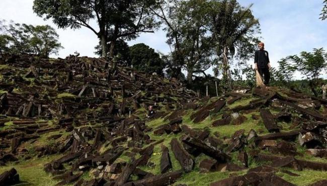 A polêmica e as suspeitas sobre descoberta da ‘pirâmide mais antiga do mundo’