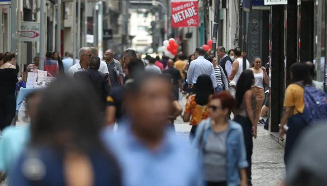 Abono salarial começa a ser pago para nascidos em março e abril