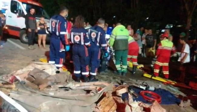 Acidente com 3 veículos na BR-101 deixa um morto e mais de 10 feridos. no ES