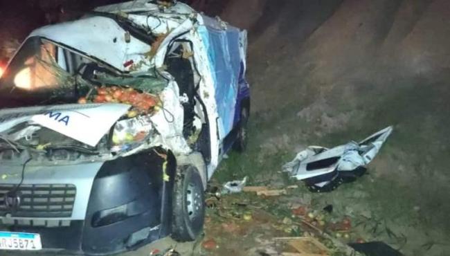 Acidente com ambulância de prefeitura deixa seis feridos na BR-101, em Aracruz, ES
