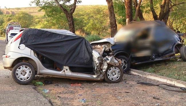 Acidente deixa ao menos cinco mortos na BR-040, em Cristalina
