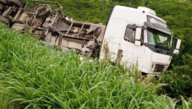 Acidente deixa mortos e um ferido na BR-101, em Mimoso do Sul, ES