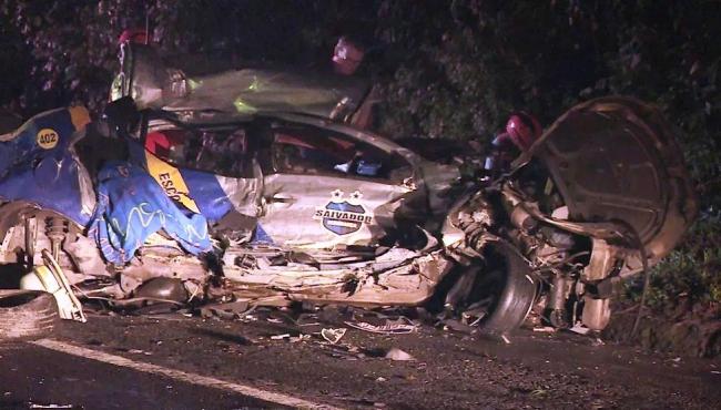 Acidente entre carro e caminhão na BR-101, deixa dois homens mortos no ES