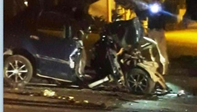 Acidente entre carro e carreta deixa três mortos na BR-101, em Conceição da Barra, ES