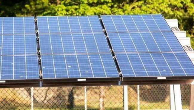 Adesão a energia solar cresce 44% impulsionada por conta de luz alta