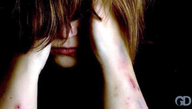 Adolescente de 14 anos tem roupa rasgada e é estuprada