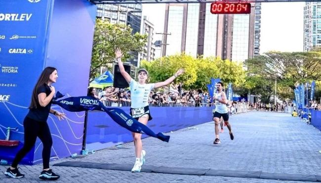 Advogada vence acidente e sob ao pódio da Maratona de Vitória, no ES
