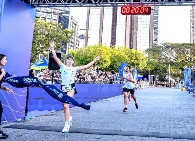 Advogada vence acidente e sob ao pódio da Maratona de Vitória, no ES