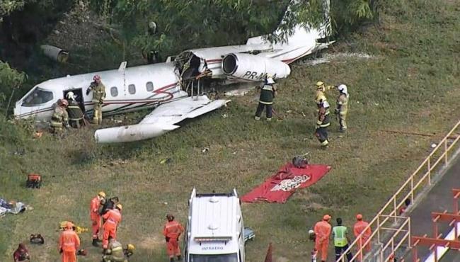 Aeronave cai no aeroporto da Pampulha e mobiliza bombeiros