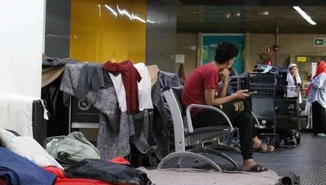 Afegãos voltam a acampar no aeroporto de Guarulhos