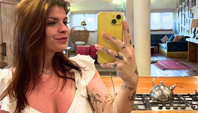 Agente penitenciária mantém relação amorosa com preso e assedia mãe dele