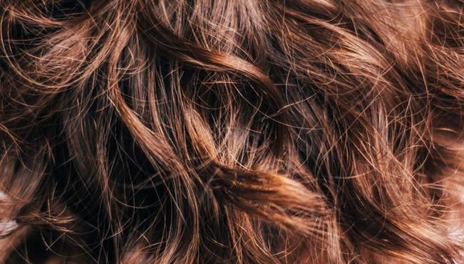 Água de arroz no cabelo: Veja benefícios e saiba como usar