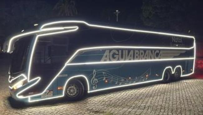 Águia Branca Encomendas leva Papai Noel e presentes para crianças de instituição social em Cariacica, ES