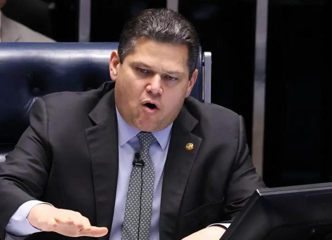 Alcolumbre vai promulgar fim da escala 6x1 nesta sexta-feira (16)