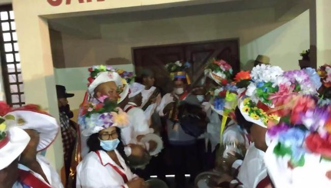 Alegria e emoção marcam a celebração da festa de Santos Reis no bairro Pedra D’água