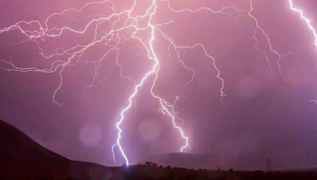 Alerta de chuva forte, tempestade de raios, vendaval e queda de granizo no sul do ES