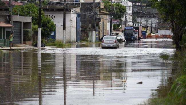 Alerta de chuva intensa com risco de alagamento no Espírito Santo até terça-feira (23)