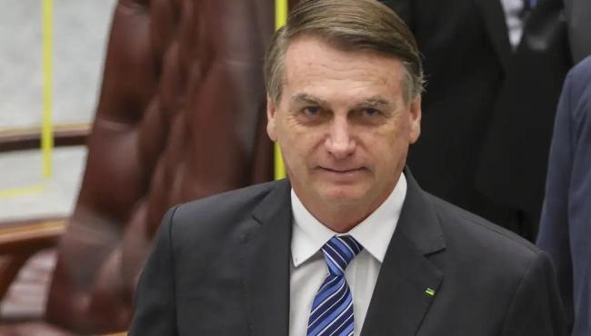 Alexandre de Moraes decide manter Bolsonaro em prisão domiciliar
