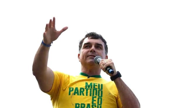 Aliado de Trump diz que Flávio Bolsonaro chegou aos EUA