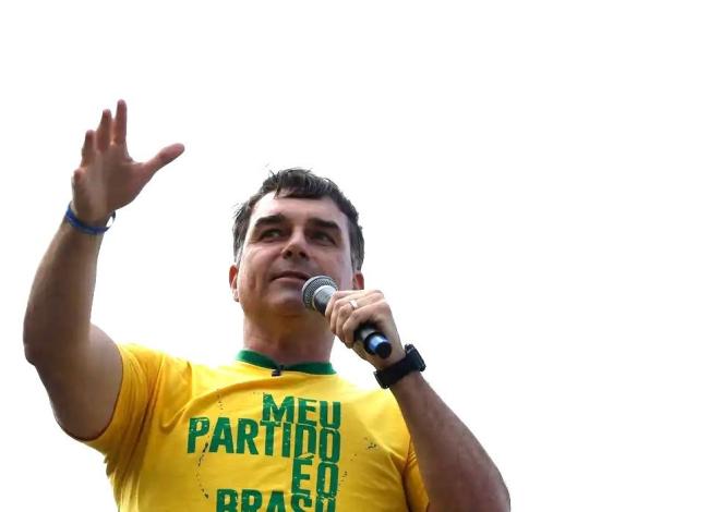 Aliado de Trump diz que Flávio Bolsonaro chegou aos EUA
