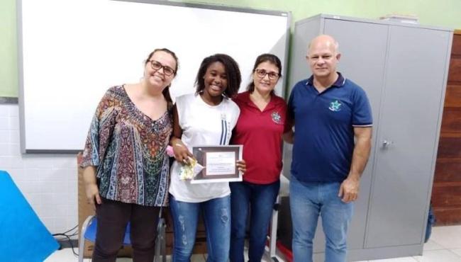 Alunas da Escola Hosana Salles foram selecionadas em concurso literário pela Unifal