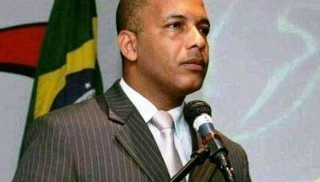 Alvo de mandado de prisão, pastor está “foragido” na frente do 38º BI, em Vila Velha, ES