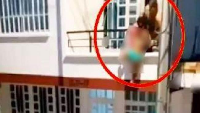 Amante anã tenta fugir pela janela após chegada da esposa do homem