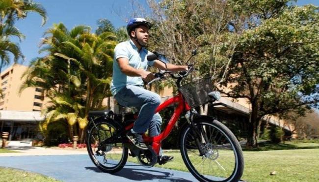 Andar de bicicleta elétrica favorece a saúde, diz estudo