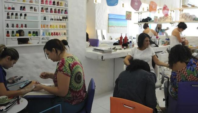 Anvisa proíbe duas substâncias utilizadas em unhas em gel