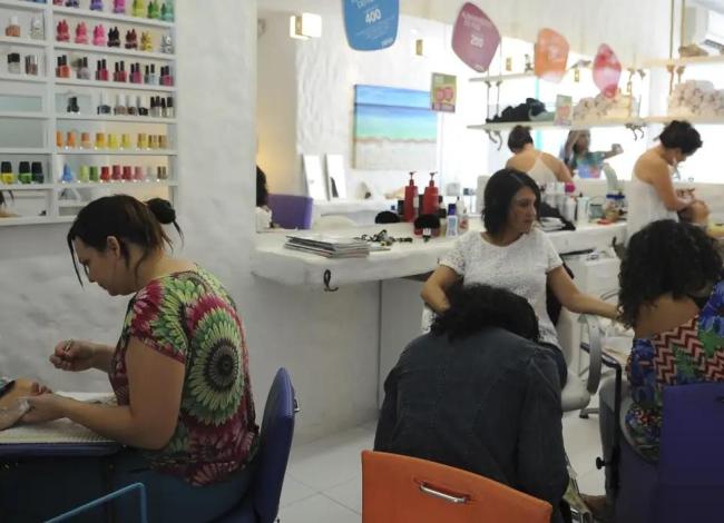 Anvisa proíbe duas substâncias utilizadas em unhas em gel