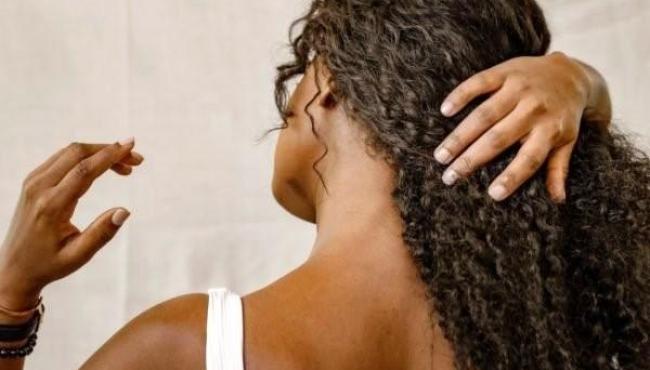 Anvisa suspendeu venda de pomadas de cabelo que causam cegueira; veja como se proteger