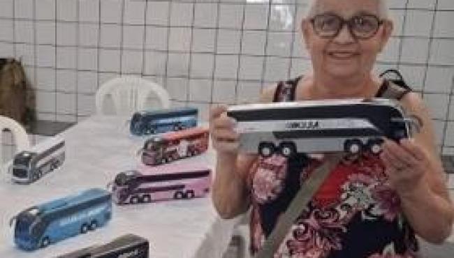 Aos 80 anos, capixaba reúne coleção de miniaturas inspiradas nos ônibus da Viação Águia Branca
